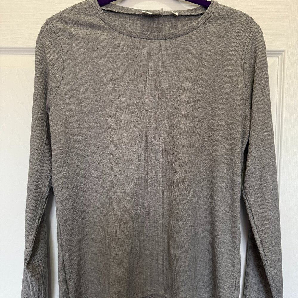New, never worn Grey Sweater Cyrus Essentials, Size L